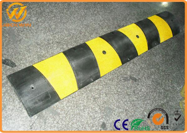 Reflective Prefabricated Speed Bumps for Parking lot / Road Safety 1830*300*60