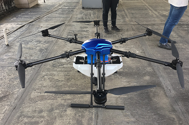 6 Rotors Agricultural Fertilizer Spraying Drone Flying Distance 5000m Remote Control