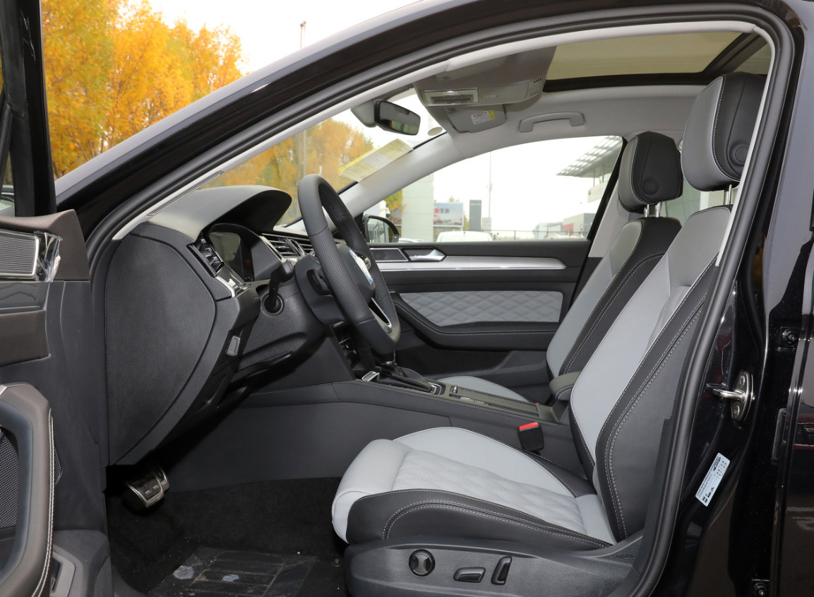 Volkswagen Magotan 2023 2 Million Commemorative Edition 330TSI DSG 4 Door 5 Seats Sedan Car