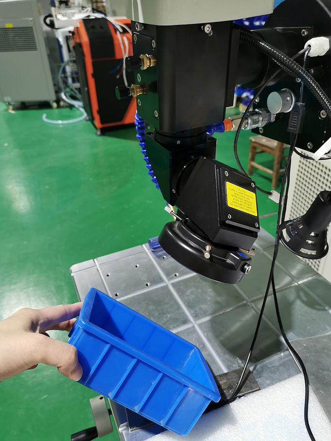 Semi Automatic 400w Mould Laser Welding Machine With Crane Arm