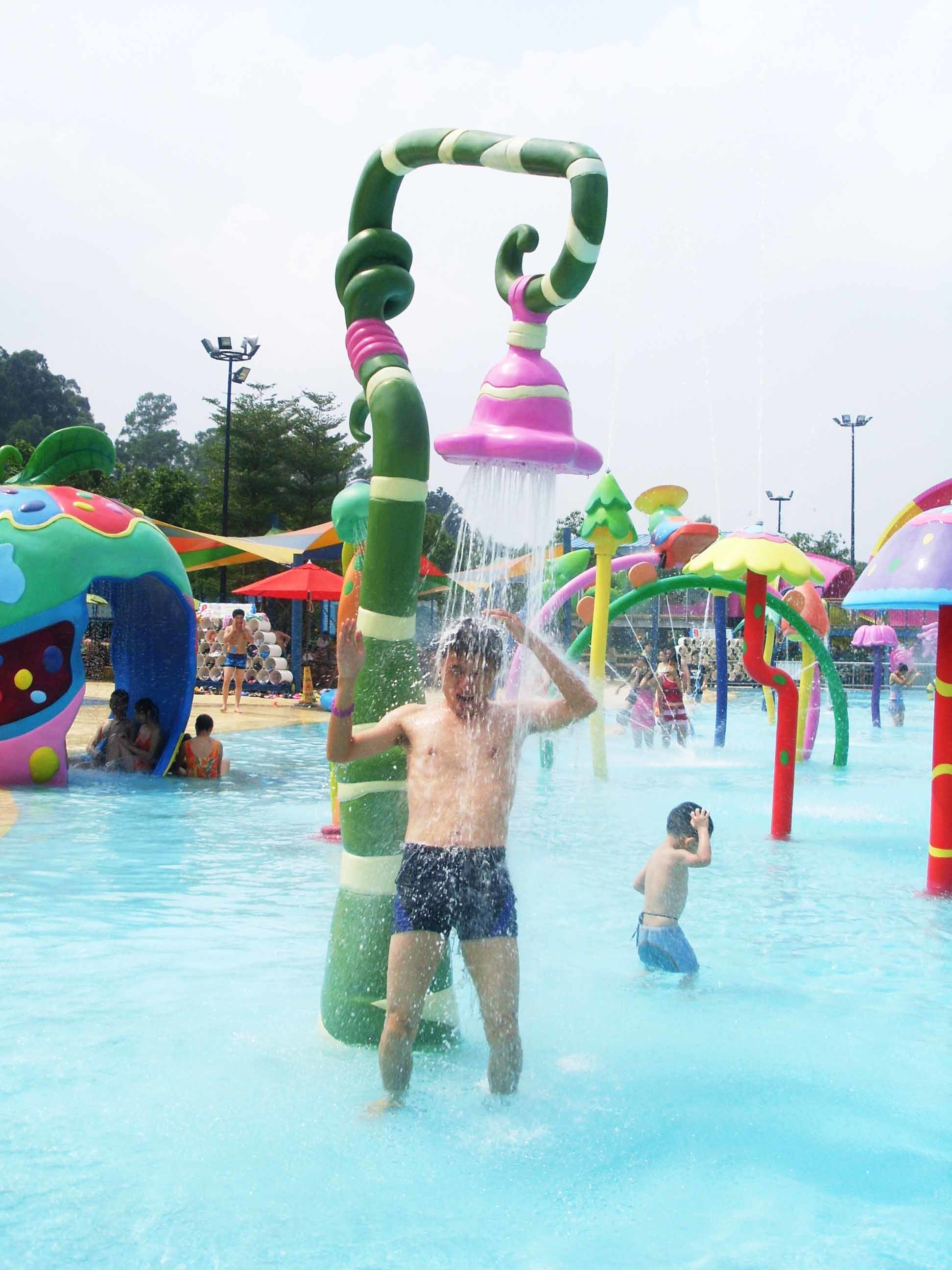Customized Size Spray Water Park Equipment Fiberglass Shower 2000*H2500 For Family Game