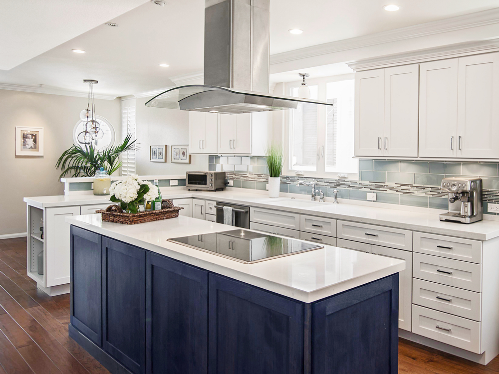 Durable Lacquer Shaker Style Kitchen Cabinet for Moisture Resistance in Villa Kitchen