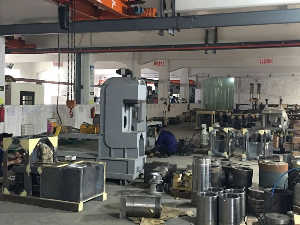 45T Robot Plastic Vertical Injection Moulding Machine With 45mm Ejector Stroke