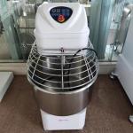 80L Kitchen Bread Making Spiral Dough Mixer Commercial Bakery Equipment