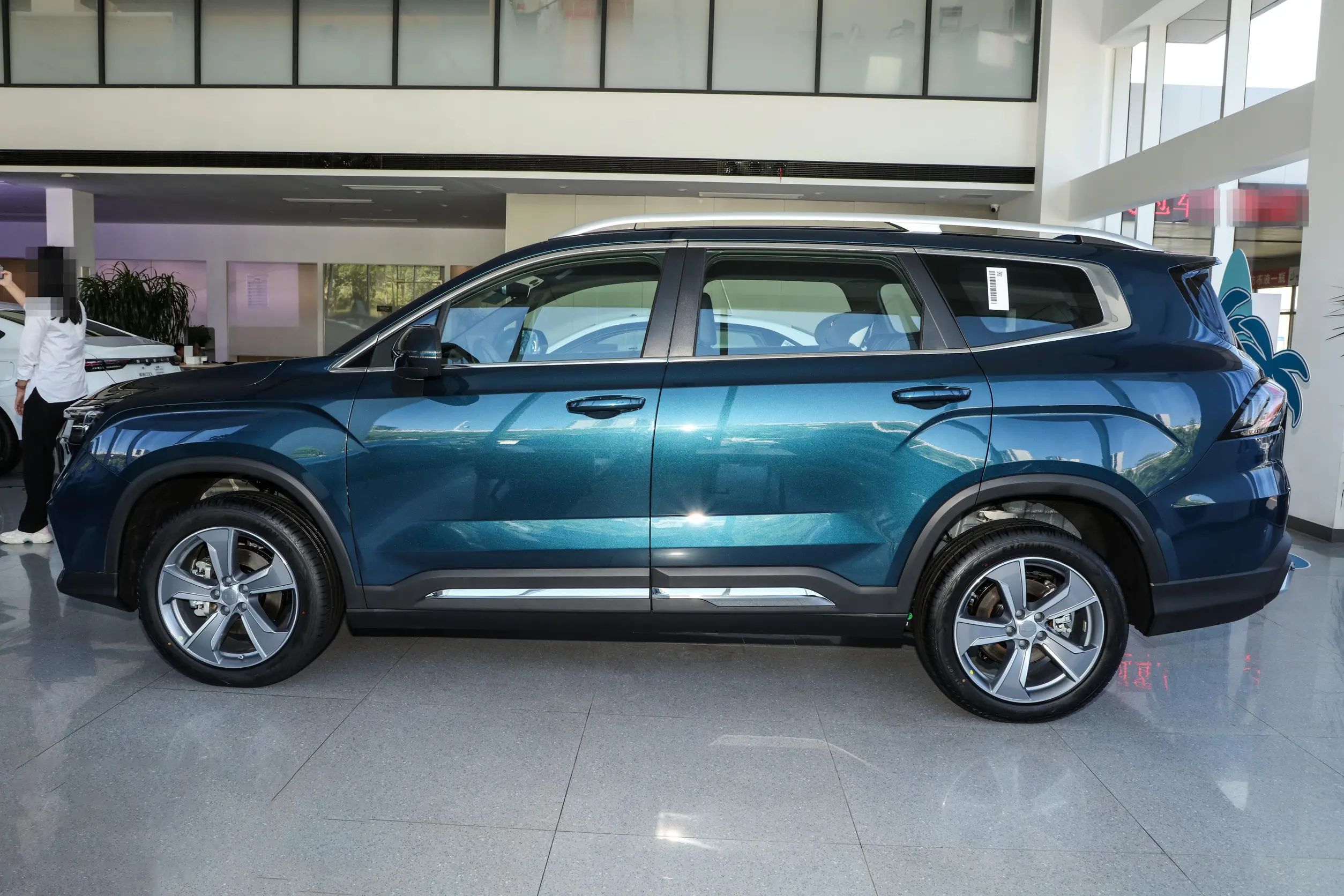 Geely Hao Yue L Pro Faro Okavango SUV Manual Air Conditioner and Front Disc Rear Disc Brake System for Comfortable Drive