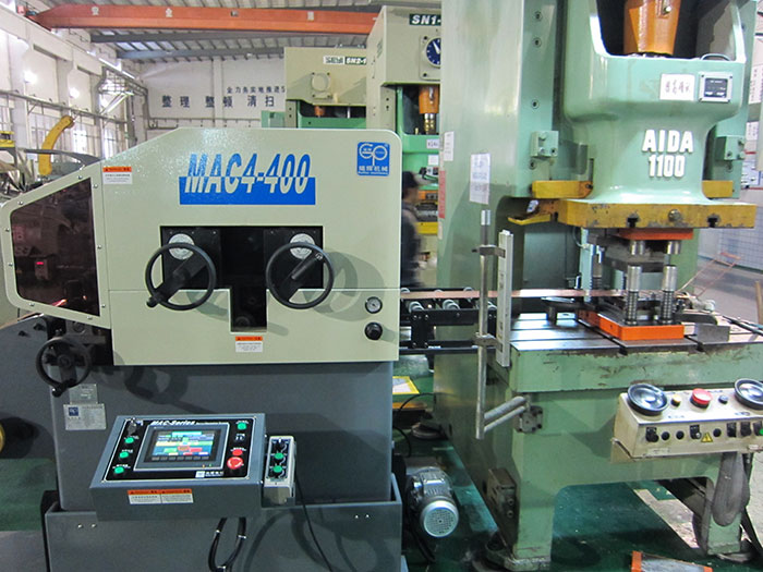 Material Frame Stainless Steel Coil Feeder Stamping And Leveling Machine