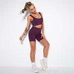 Seamless knitted fitness pants in a tight yoga suit