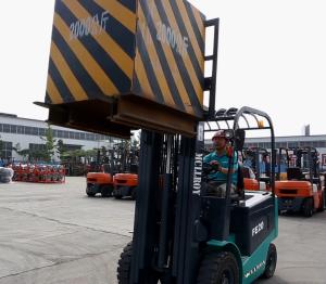 Quality 2000KG Load Capacity Electric Powered Forklift 2 Mast Stage 3000mm Lifting Height 48V 600Ah Battery wholesale