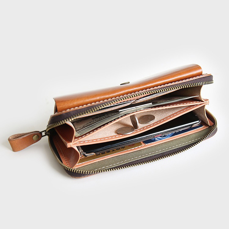 Retro Cowhide Men's Genuine Leather Wallet with Large Capacity and Zipper Closure