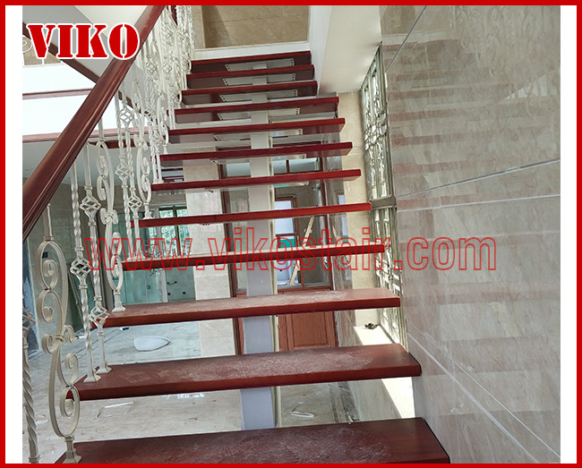Wrought Iron Staircase VK100S Wrought Iron Handrail Tread Beech,Railing tempered glass, Handrail b eech Stringer,carbon