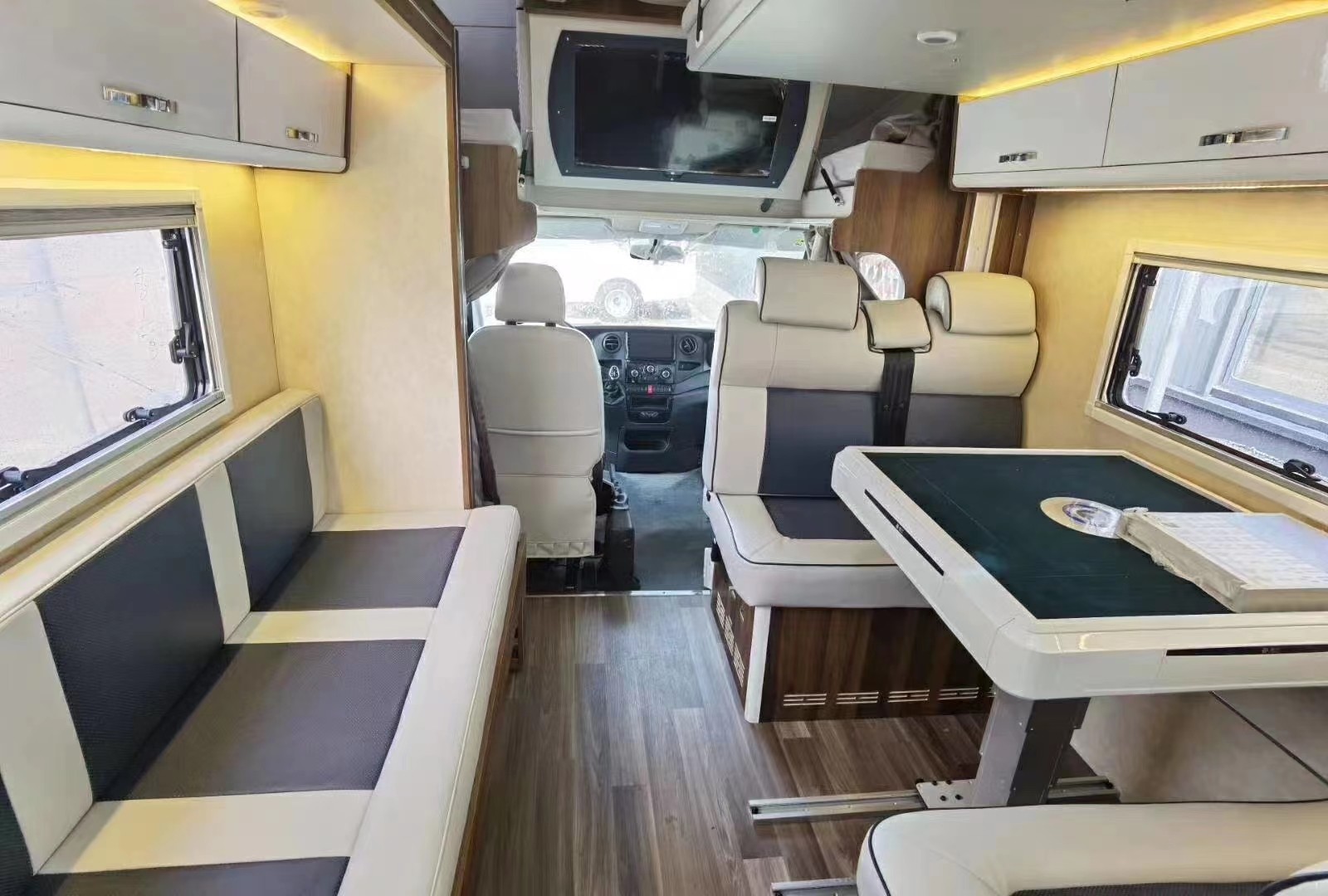 IVECO Motorhomes Caravan with Aluminium Frame and Durable Motor Home