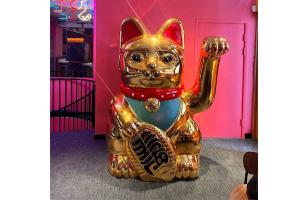 Quality Outdoor Large Fiberglass Animal Sculpture Gold Lucky Cat Statue wholesale