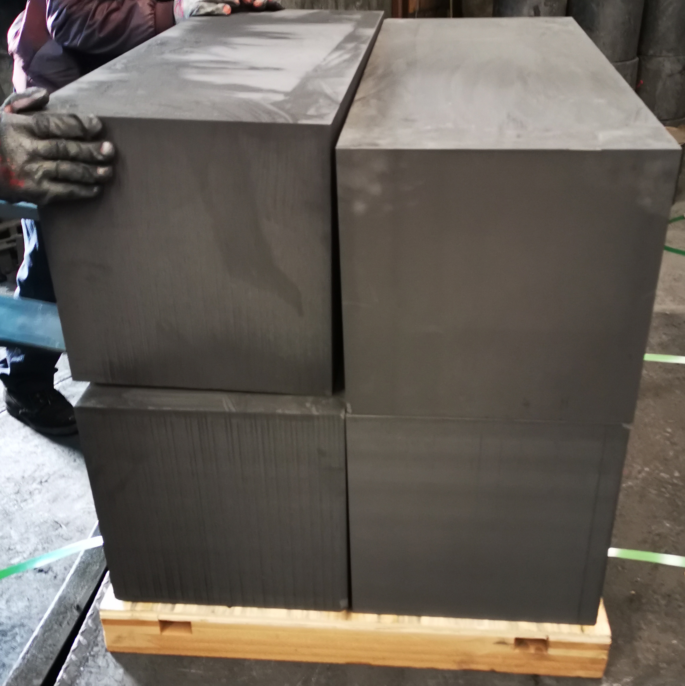 350x700x2000 mm OCZ-2 Vibrated Graphite Block with 0.8mm Grain Size