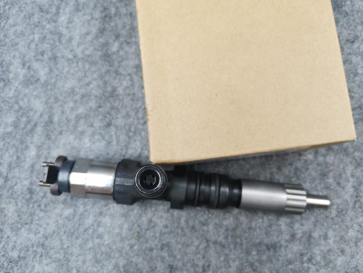 Part Name 6261-11-3100 095000-6120 Komatsu Fuel Injector for PC400 PC500 PC600 PC700 PC800 Excavator Engine Overhaul