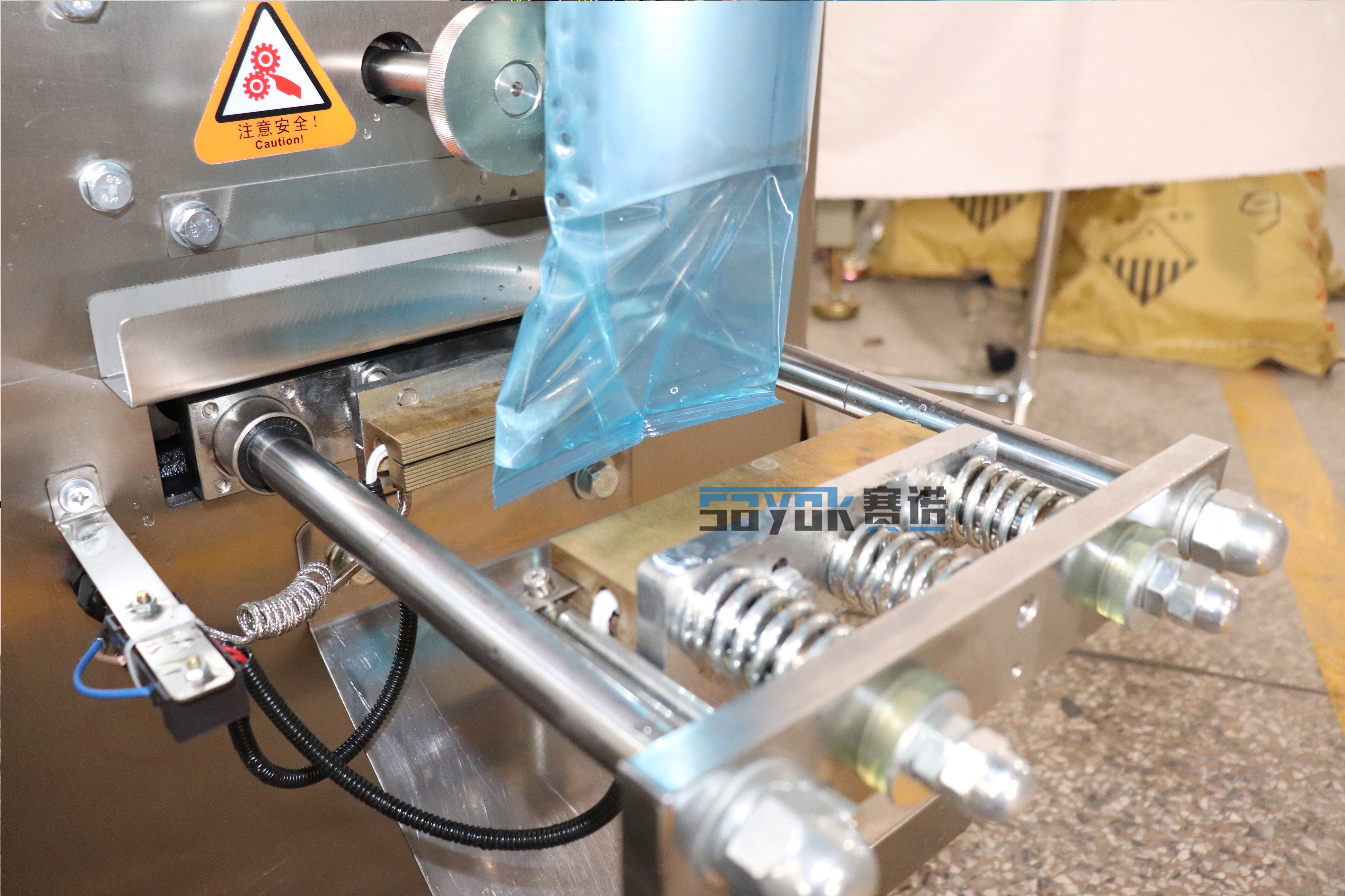 Automatic Screw Counting Packing Machine 2.0KW Hardware Parts Packing Machine