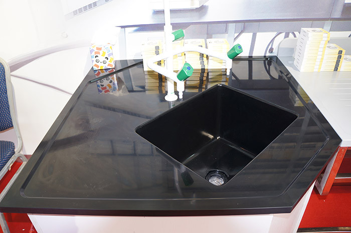 Testing center black color epoxy undermount sink corrosion resistance