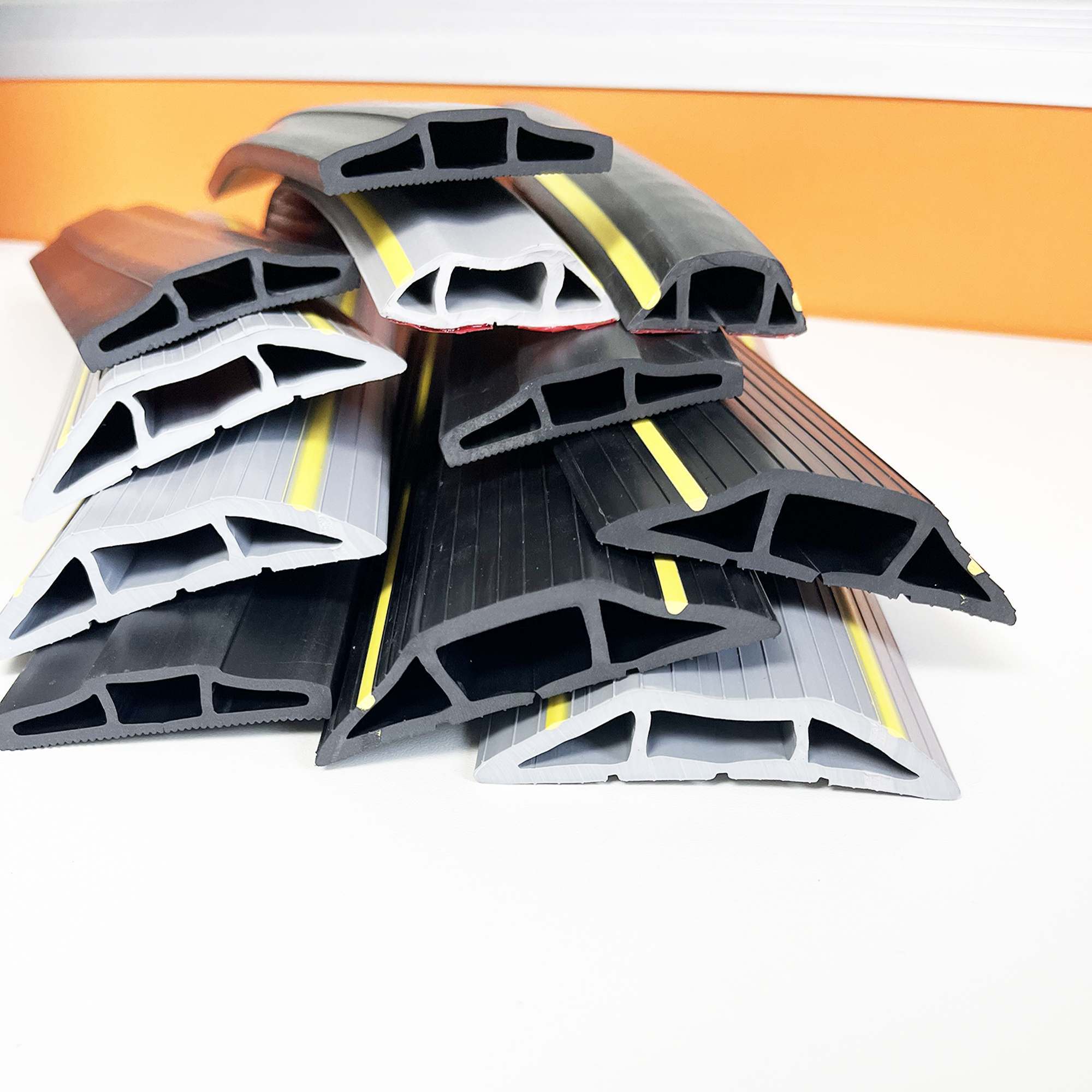 Roadway Safety Self Adhesive Wire And Cable Trunking With IATF Certified