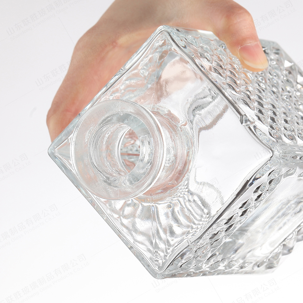 Customied Square Carved Glass Reed Diffuser Bottles with Whiskey Vodka Wine Bottle Color