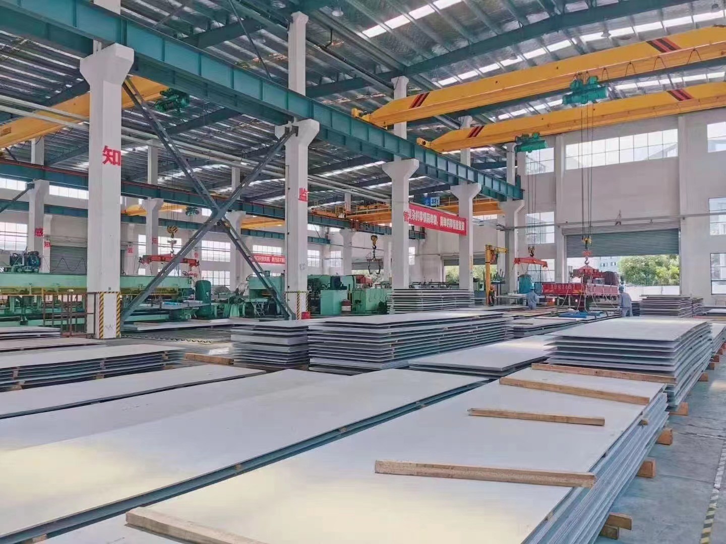 ASTM Cold Rolled Stainless Steel Plate 201 202 301304 J1 Sheet 0.9mm