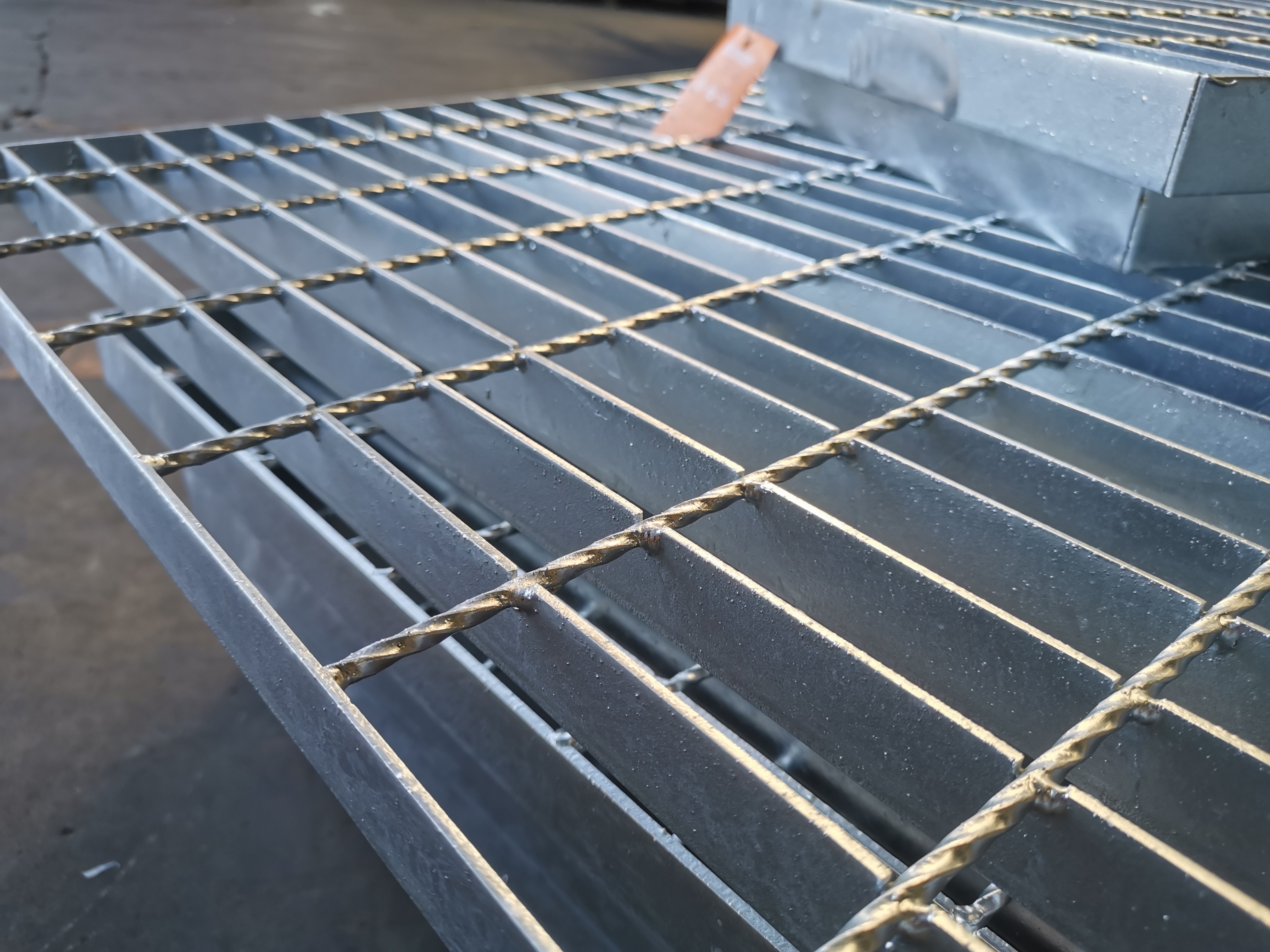 50*5mm Anti Corrosive Metal Grating Platform 4mm Thick Light Structure