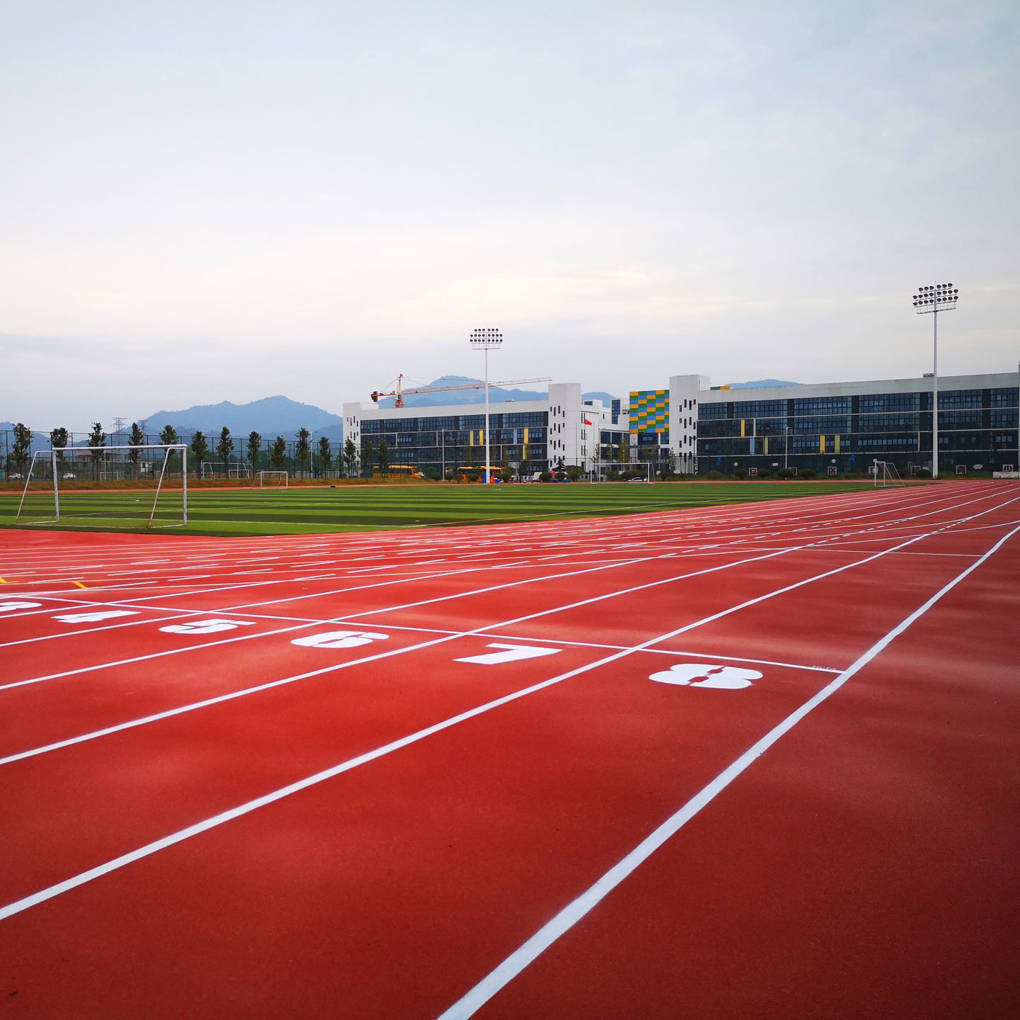 15mm Thickness Eco-friendly Sports Flooring Red Full PU Athletic Track