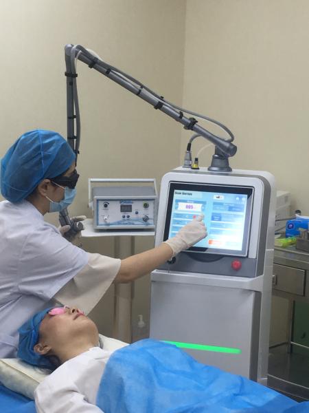 Co2 Fractional Medical CE Approved Laser Vagina Tightening Machine Stationary
