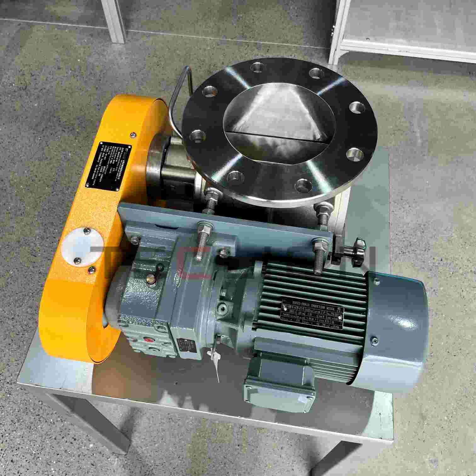 Exposed bearing stainless steel inlet rotary airlock feeding valve