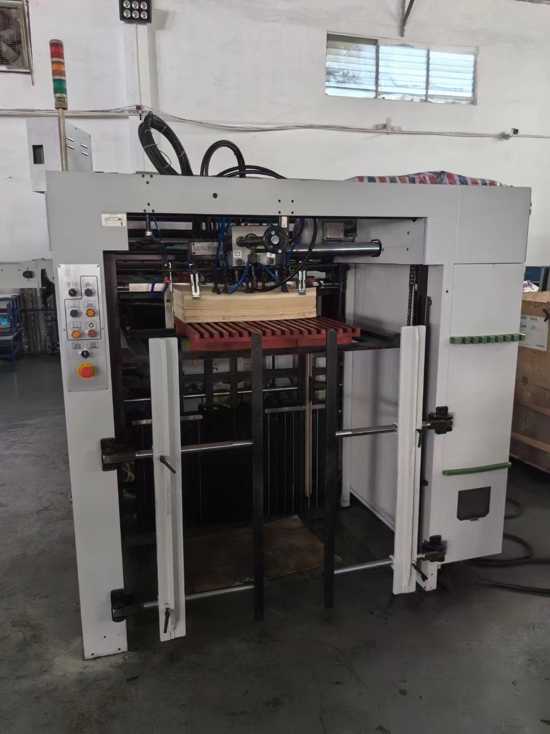 STS 1050SE Automatic Rotary Die Cut Paper Cutting Machine For Paper Die Cutting And Creasing