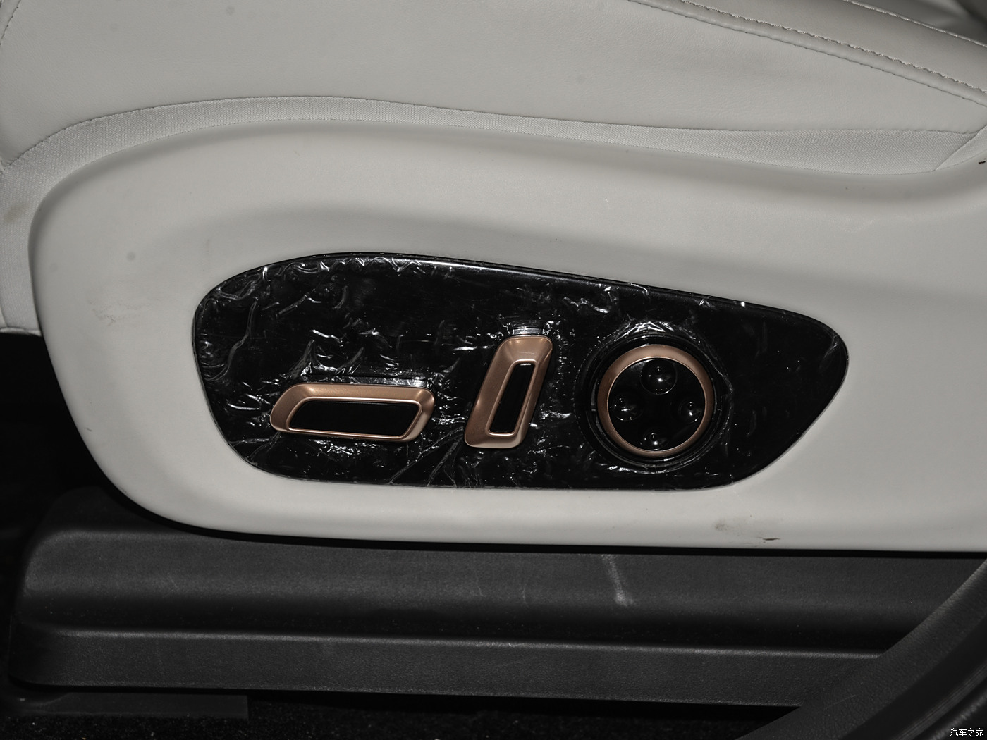 Fast Charge 0.47 Hours Dongfeng Yipai 008 636Max Pure Electric SUV for Chinese Market