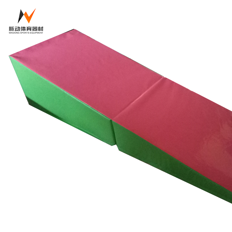 Gymnastics Aerobics Tumbling Wedge Folding Incline Mat for Exercise and Training