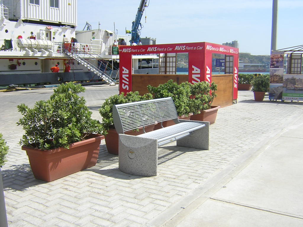 Solid Wood Outdoor Large Planters , Rectangular Flower Planter OEM ODM