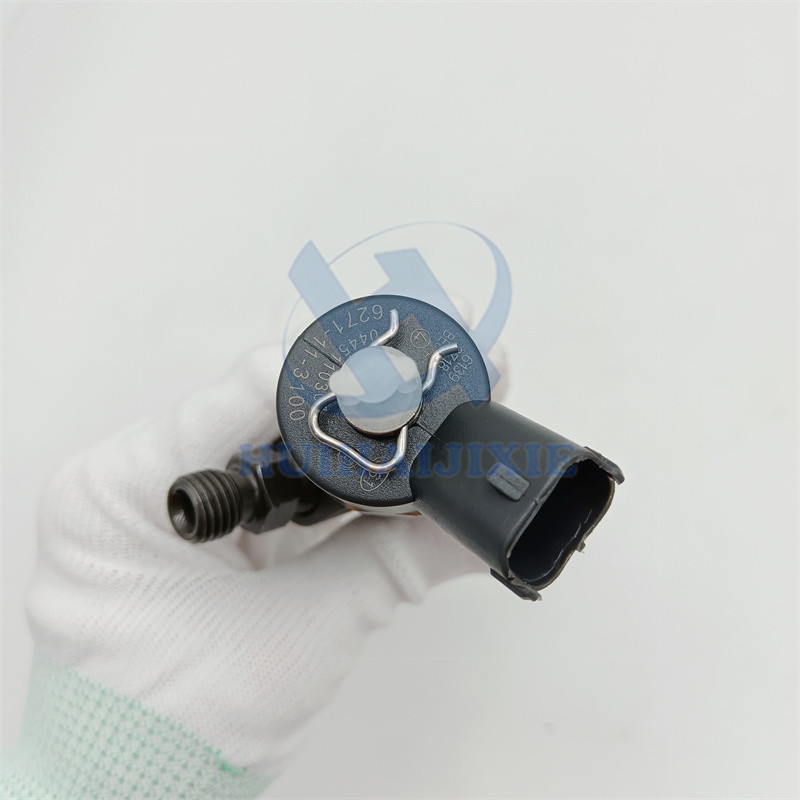 Excavators Injector 6271113100 4941109 0445110307 For QSB 3.3 Komatsu 4D95 Diesel Engine