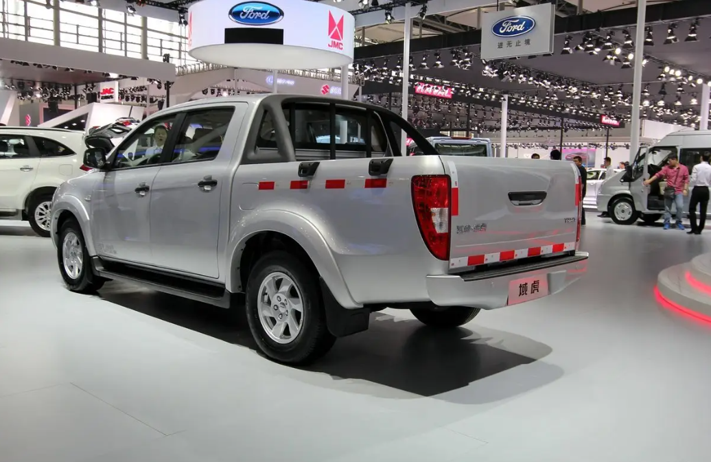 Tiger Electric Pickup Truck 2024 EV Pickup Van Mini Trucks Engine Powerful 120kw LED Leather Single Lithium Dark Automatic