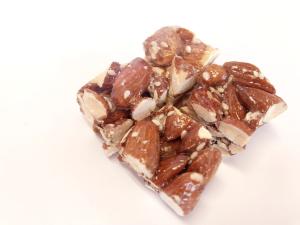 Quality Almond Healthy Nut Clusters Crispy Taste Safe Raw Ingredient Kosher BRC Approval wholesale