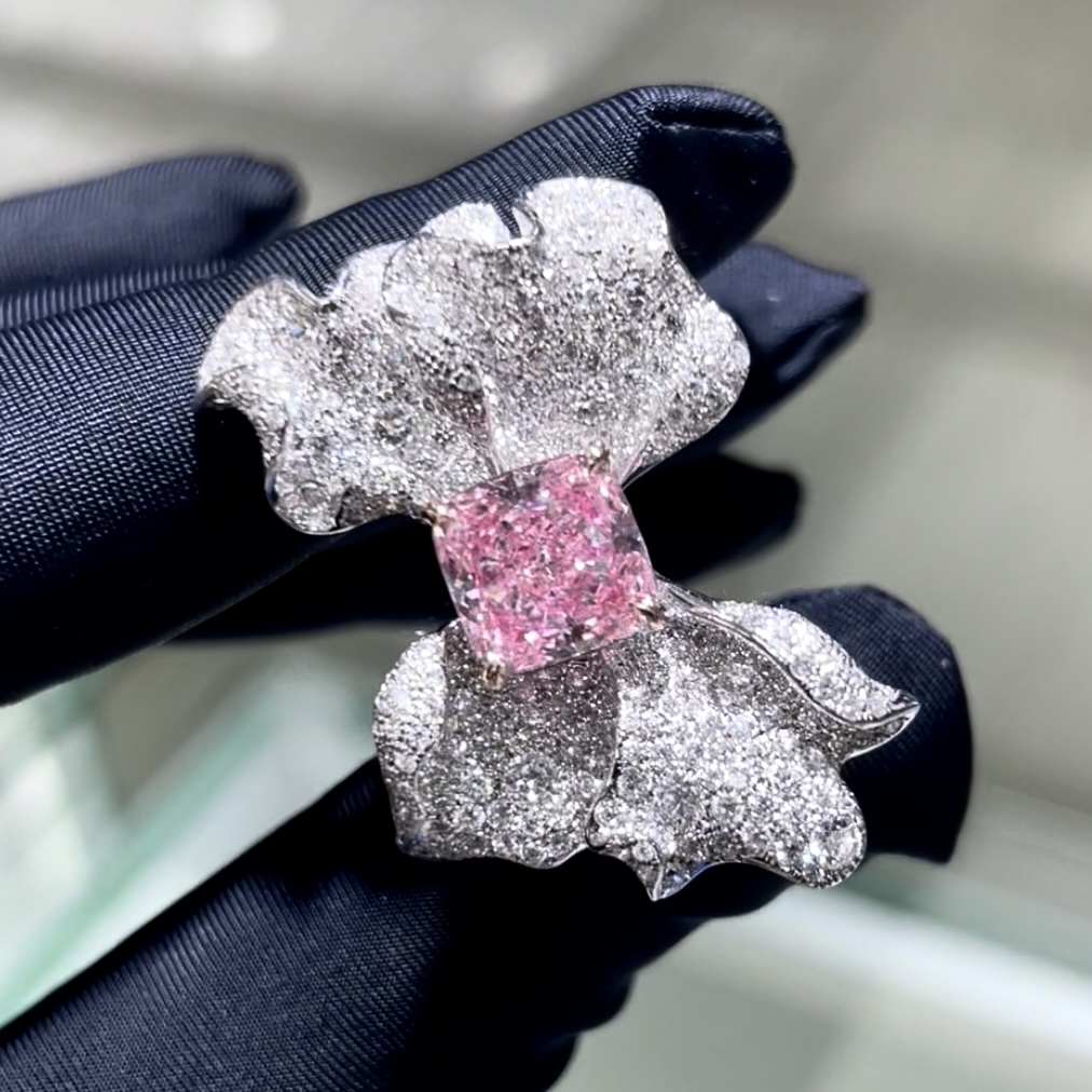 18k Cushion Shape Bowknot Design Ring Lab Grown Pink Diamond Ring Luxury Design For Party For Banquet
