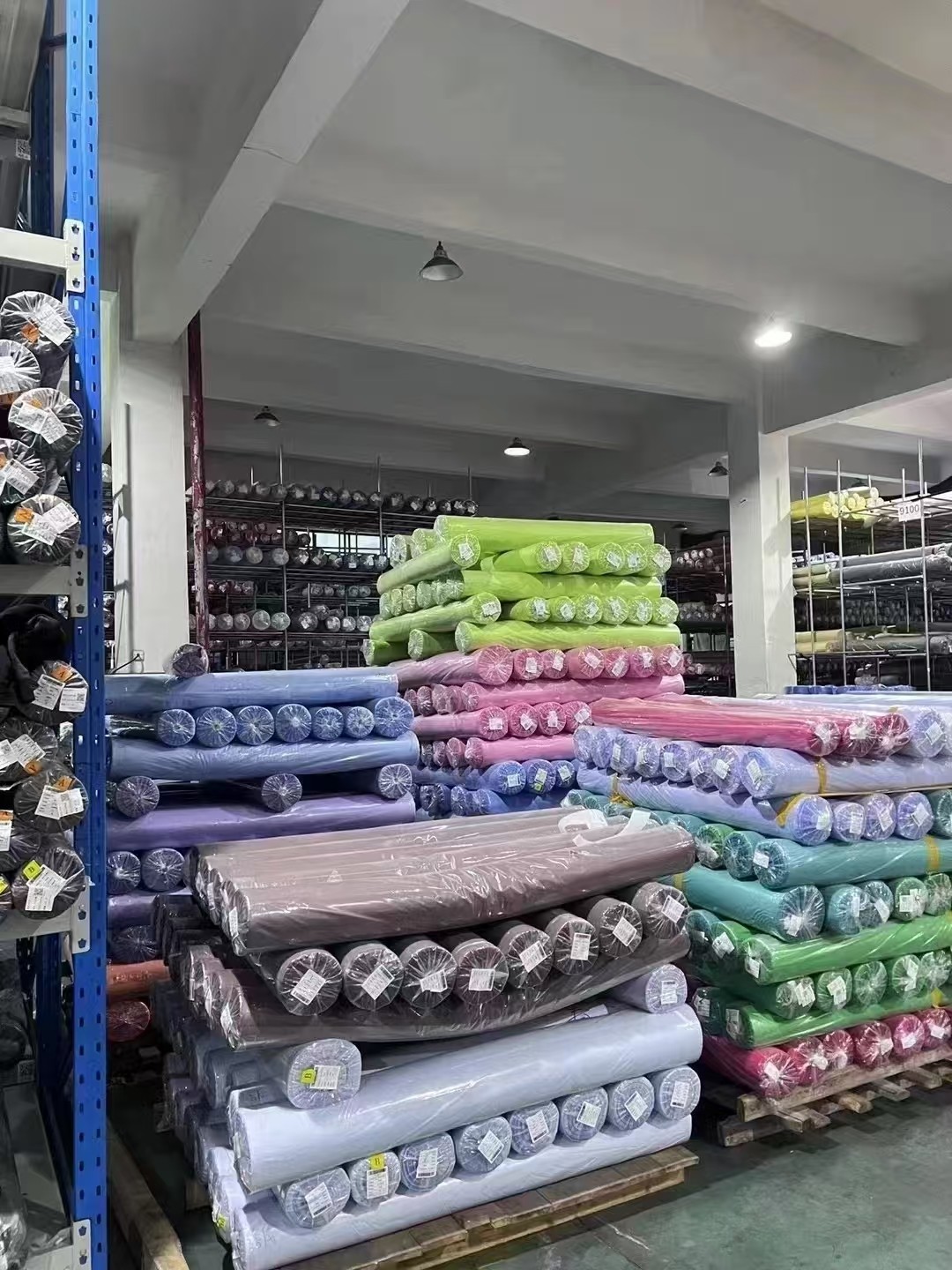 48% Polyester 29% Rayon 19% Wool 220gsm Business Material Fabric