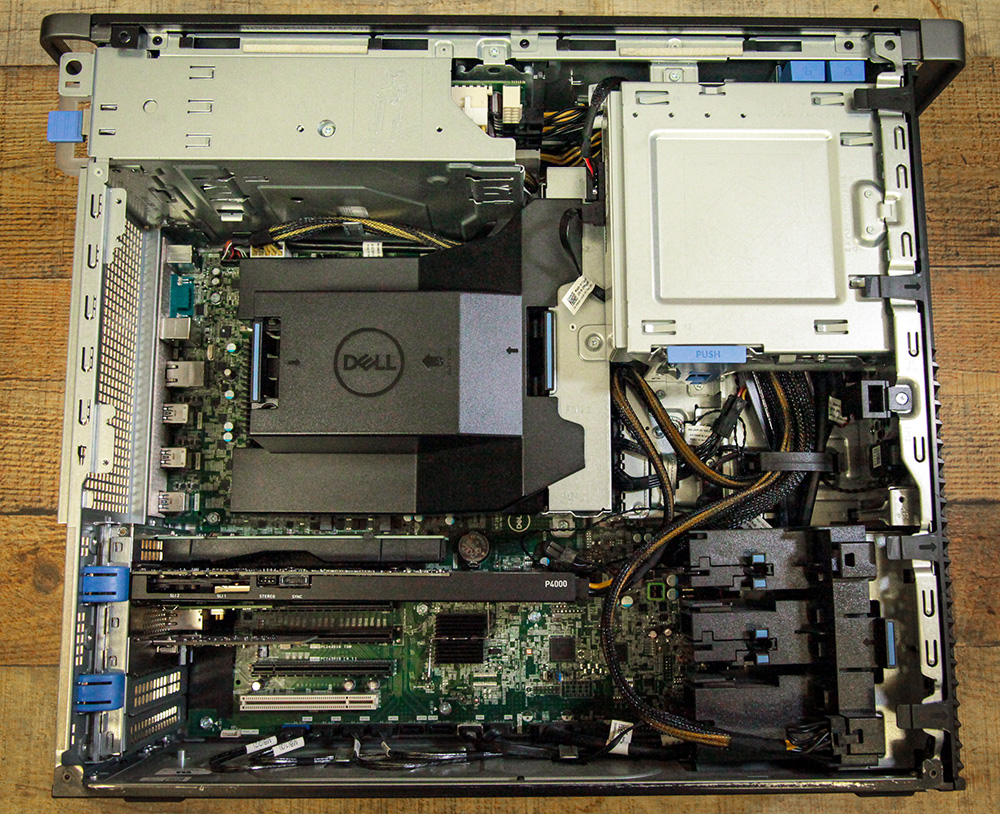 T5820 Workstation W2223 with 16G RAM 1TM.2SSD 1TSATA T1000-4G Keyboard and Mouse Stock