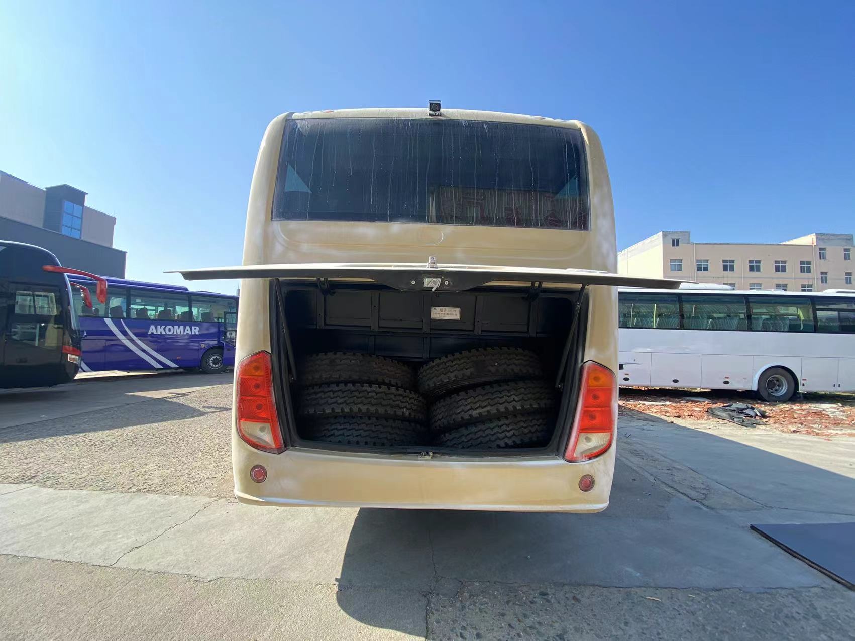 Left Hand Drive Coach Buses 30-35 Seats Euro 3 Emission Standard 6-8L Engine Capacity