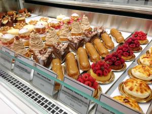 Quality Compact Bakery Shelves Bread Display Corrosion Resistant Easy Cleaning wholesale