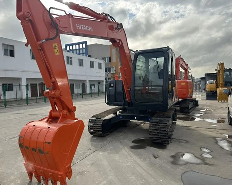 Used Hitachi ZX70 Excavator with ISUZU Engine and Original Hydraulic Pump in Japan