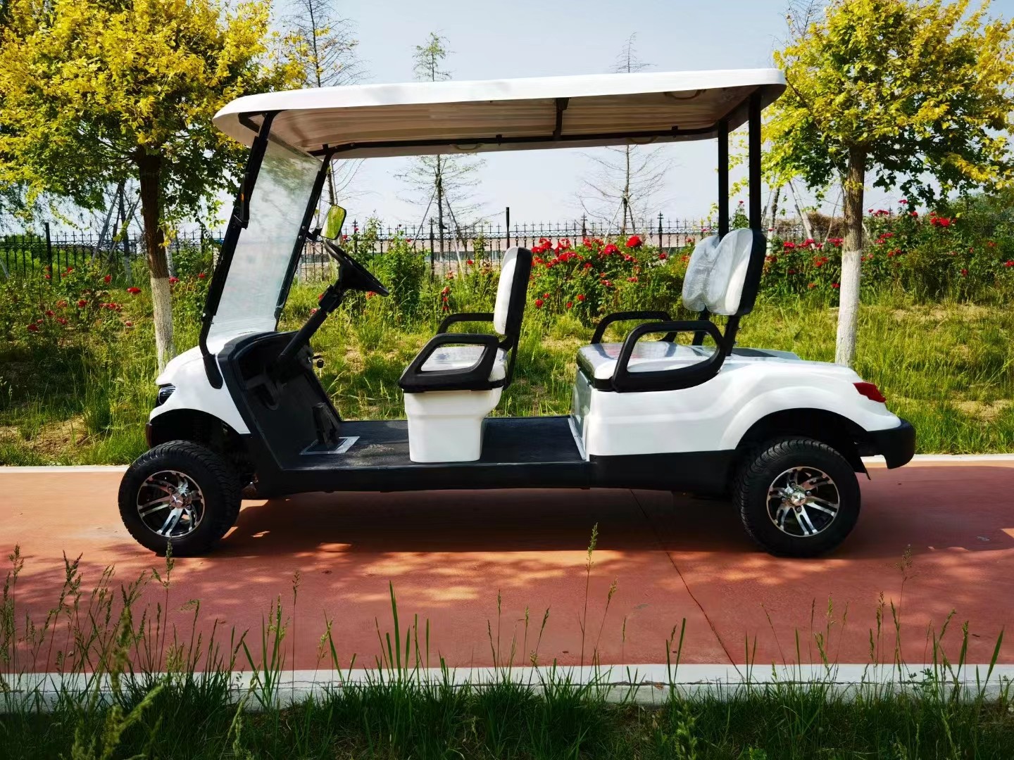 4 Seater Lead Acid Battery Powered EV Golf Cart Street Legal Off-Road Electric Golf Cart