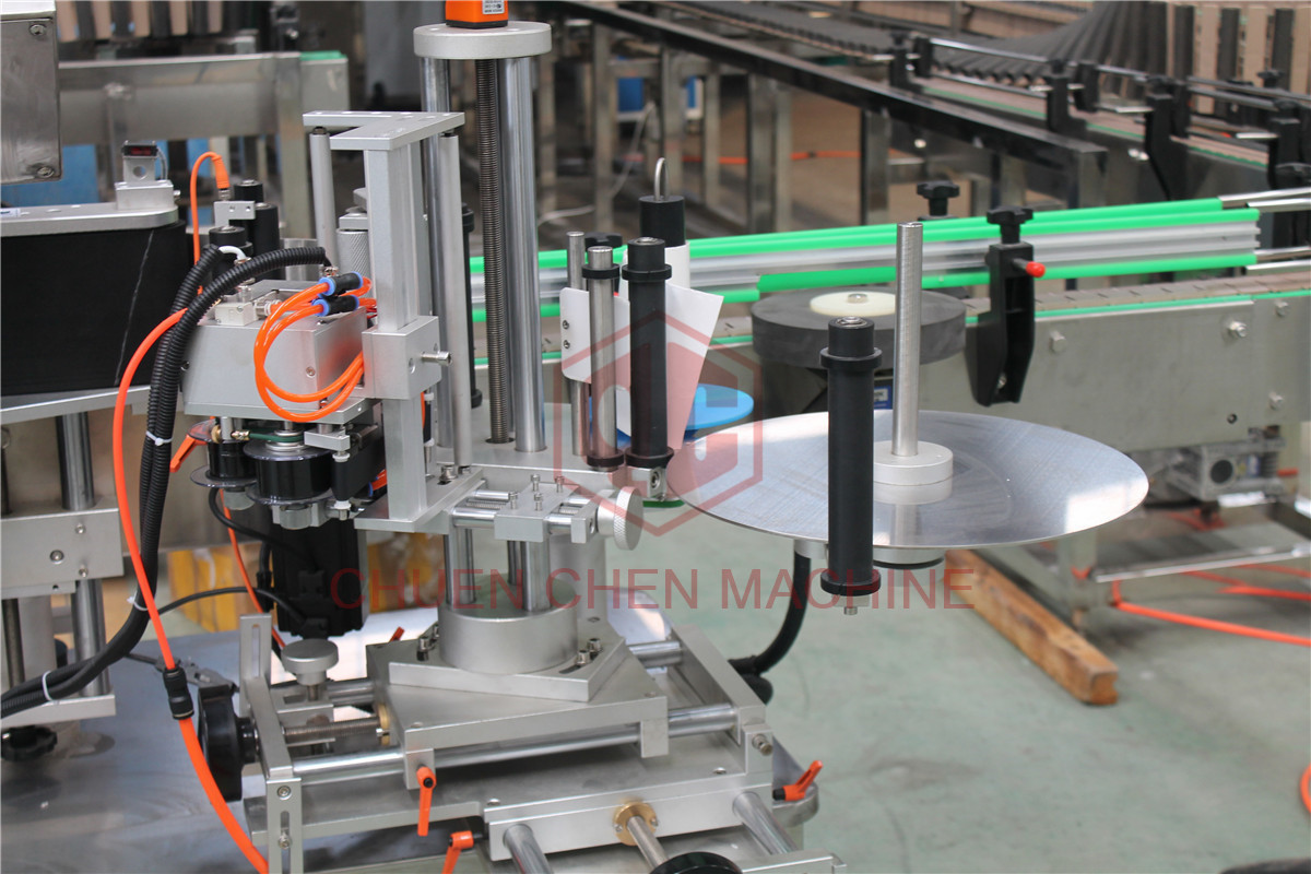Square Bottle Labeling Machine Mineral Water Drinking Water Packaging Machine