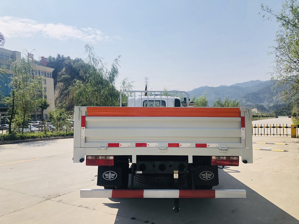 4x2 Light Flatbed Lorry Cargo Truck with Manual Window and Column Plate Cargo Tank Type