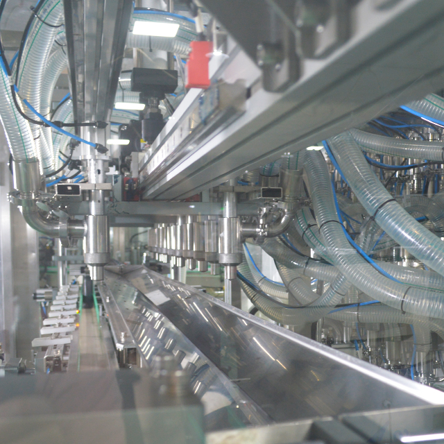 Guanhong Line Liquid Shampoo Filling and Sealing Machine with Labeling Accuracy ±1mm