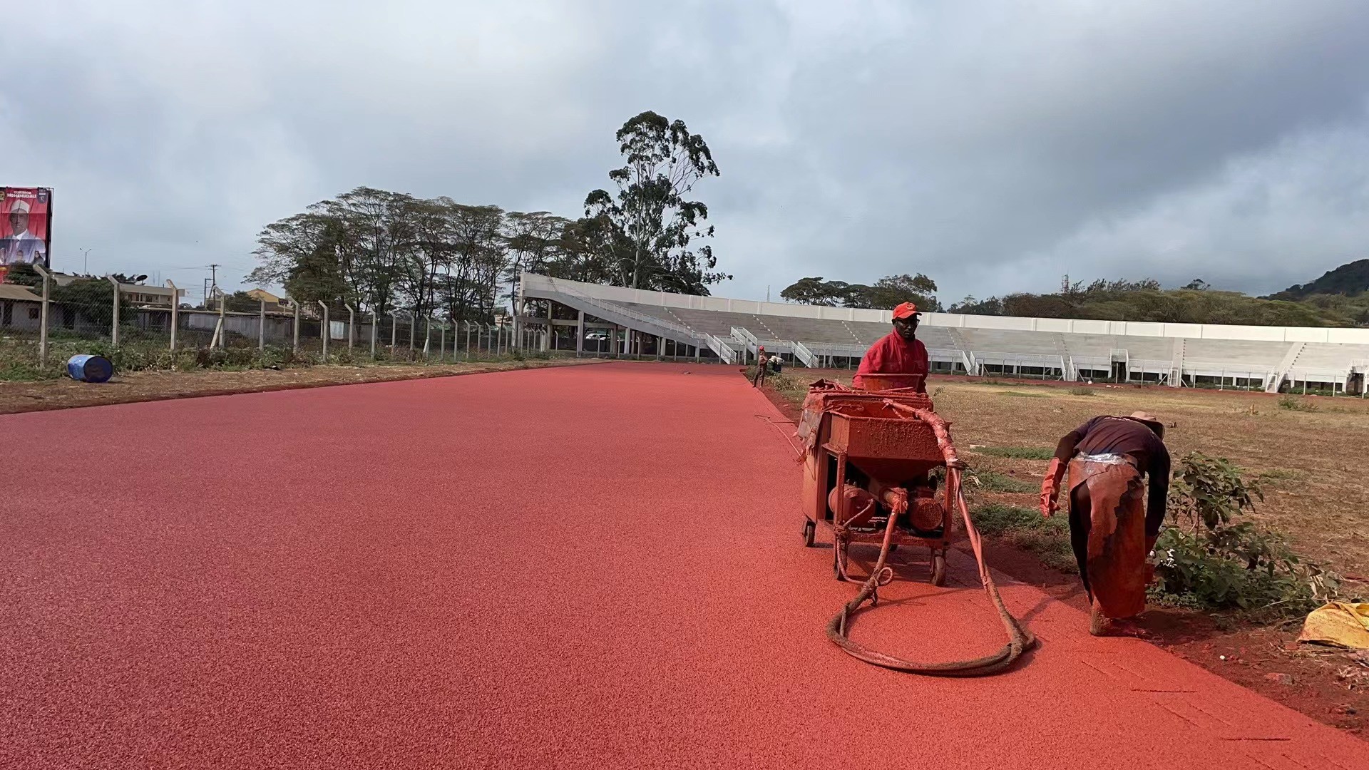 IAAF Slipproof Synthetic Sports Flooring Red Colour Reclaimed Rubber Material