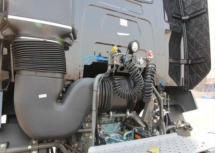 HOWO 6X4 TRACTOR HEAD 10 WHEELER