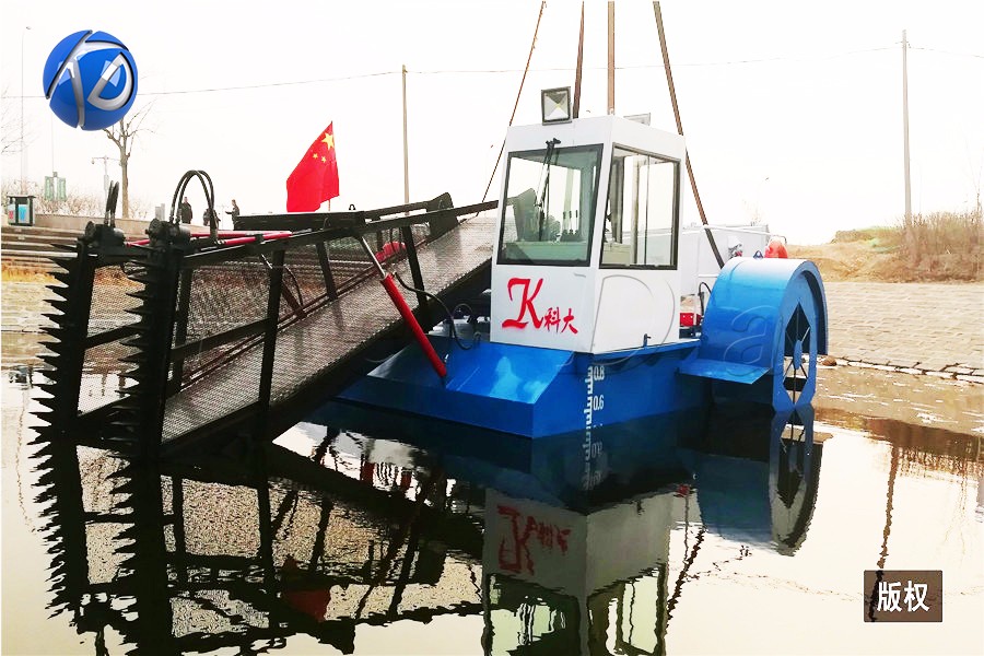 Duckweed Reed 1000m3 Floating Algae Harvester Machine Water Grass Harvester