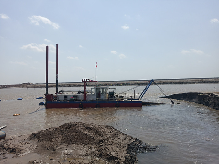 10 Inch Sand Hydraulic Dredger 24 kw With A Blue Appearance For River Dredging