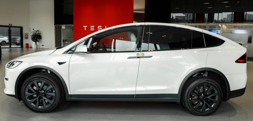2023 Tesla Model X Double Motors All-Wheel-Drive Version 5 Door 5 Seats SUV
