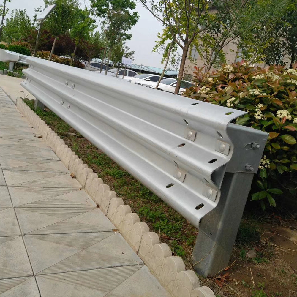AASHTO M-180 Hot Dip Galvanized Guardrail Crash Barrier for Road Safety